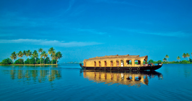 8 Days Luxury Kochi, Munnar, Thekkady & Kumarakom Tour Package
