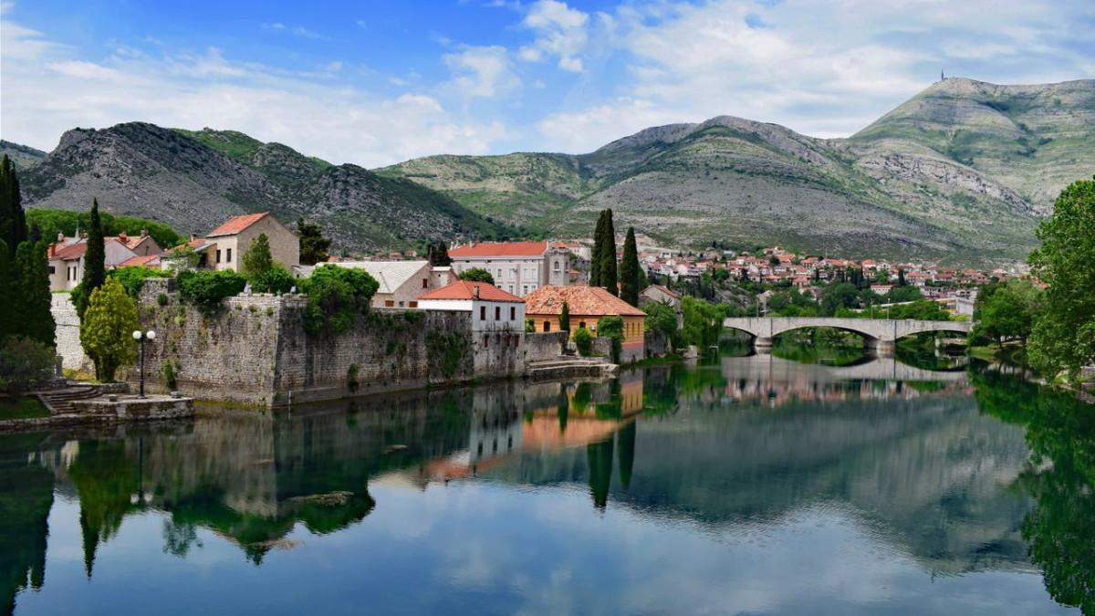 Bosnia and Herzegovina vs Croatia for first time Balkans travellers