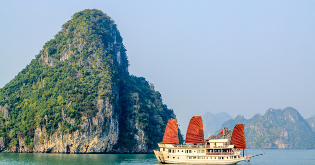 4 Days Hanoi, Ha Long Bay & Ninh Binh Shared Tour Package