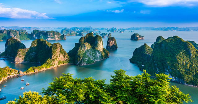 4 Days Hanoi & Ha Long Bay Overnight Cruise Shared Tour Package