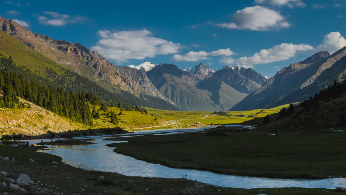 Kazakhstan & Kyrgyzstan vs Kazakhstan & Uzbekistan: Which trip is for you?
