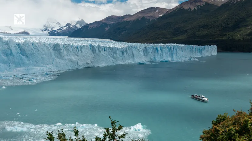 Tour Boat in Lago Argentino