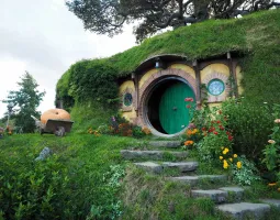 Hobbiton Movie Set