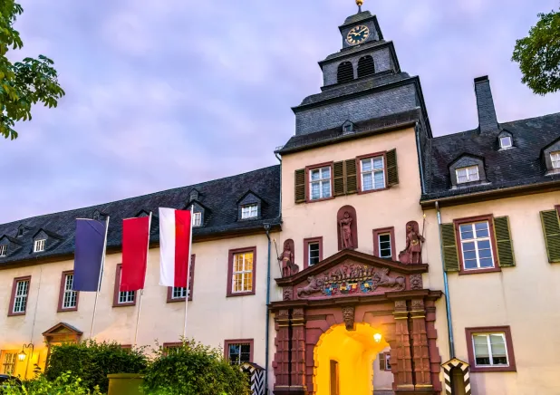 8-Day Austria Scenic Tour: Vienna, Salzburg, Innsbruck & Hallstatt with City Tours & Palace Visit