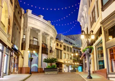Los Angeles & Anaheim Vacation: Disneyland, Universal Studios & Hollywood Tour Package