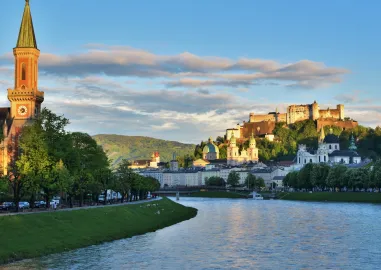 8-Day Austria Scenic Tour: Vienna, Salzburg, Innsbruck & Hallstatt with City Tours & Palace Visit