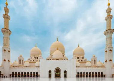 7 Days in Dubai & Abu Dhabi: Ultimate Arabian Adventure Package