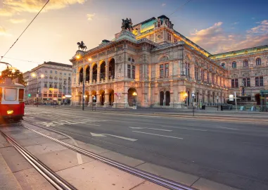 8-Day Austria Scenic Tour: Vienna, Salzburg, Innsbruck & Hallstatt with City Tours & Palace Visit