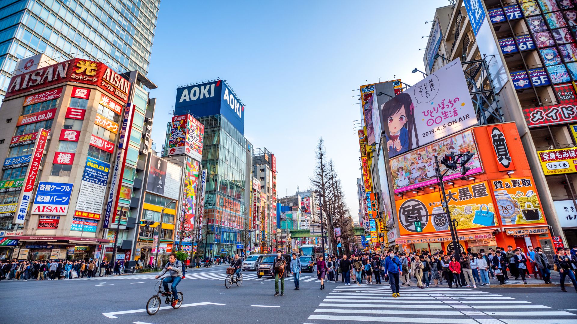 A Tokyo getaway! Explore Harajuku, and Shinjuku’s shopping districts before or after the concert!