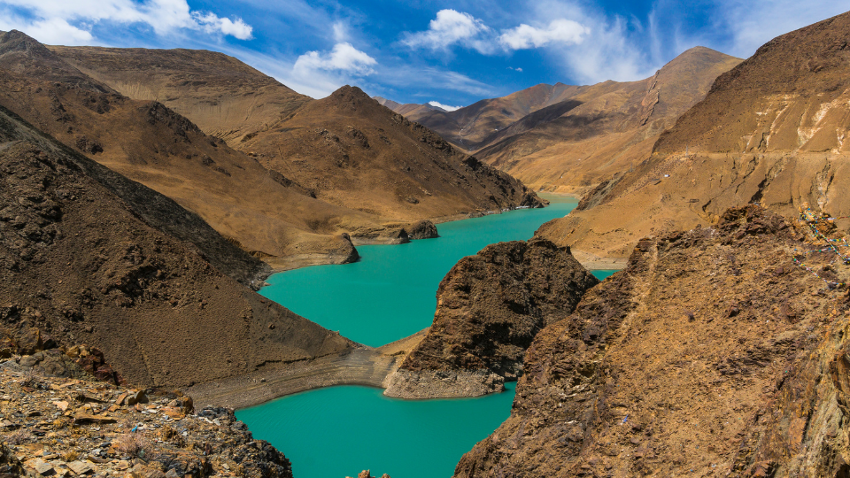 Day 4: Driving to Shigatse: Yamdrok Lake and Glaciers